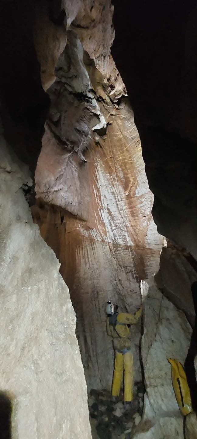🏔️ Pamje mahnitëse nga Shpella te Rrasa e Zogut – Parku Kombëtar “Bjeshkët e Nemuna”! 🌿